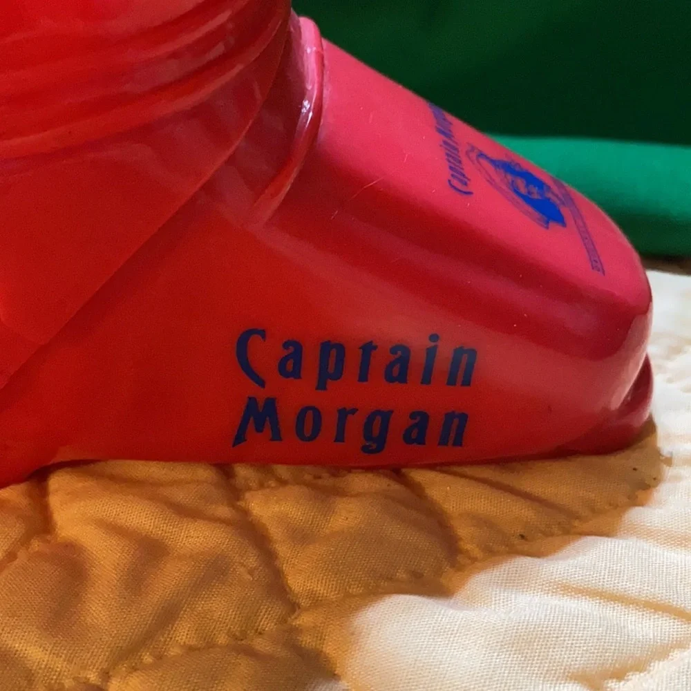 Promotional caption Morgan Rum ski boot Pink